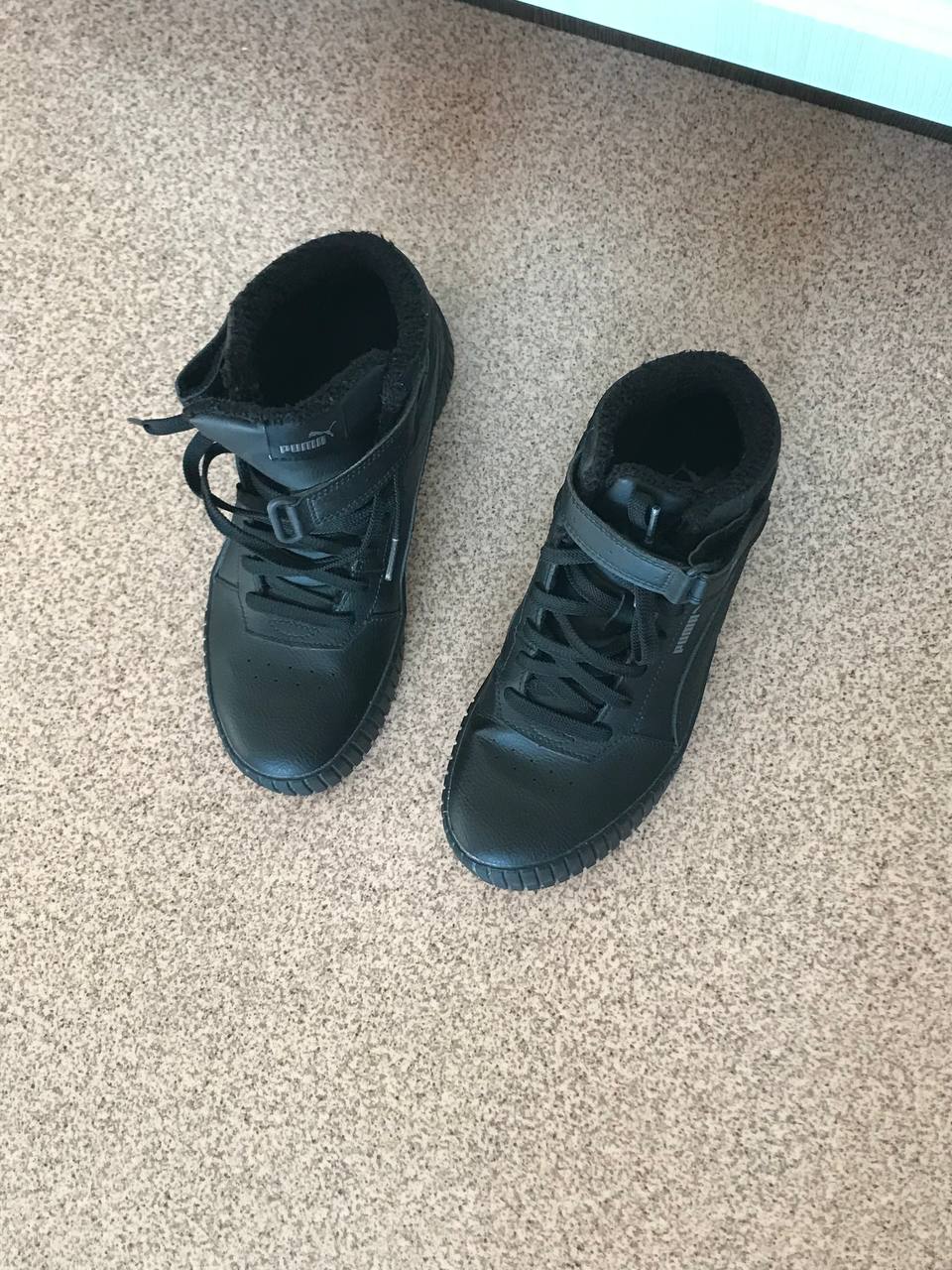 Кеды Puma и спортивная куртка женские